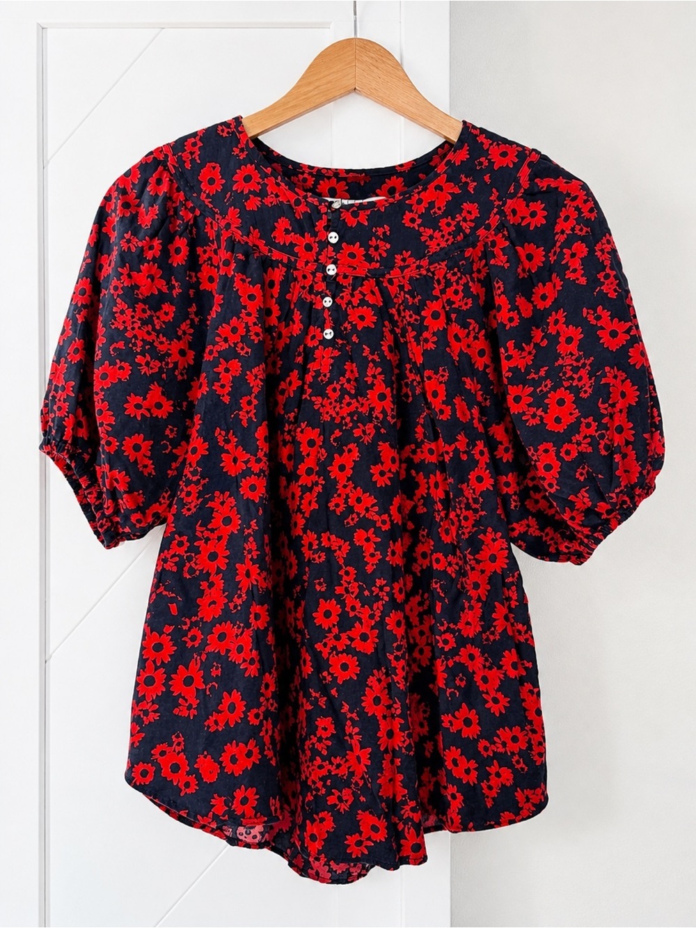 LOFT Red Floral Blouse Navy Puff Sleeve Pleated Front Size M